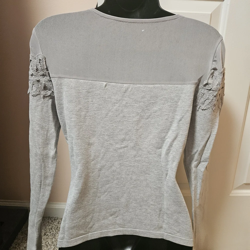 VENUS Light Gray Lace Accent Long Sleeve Top